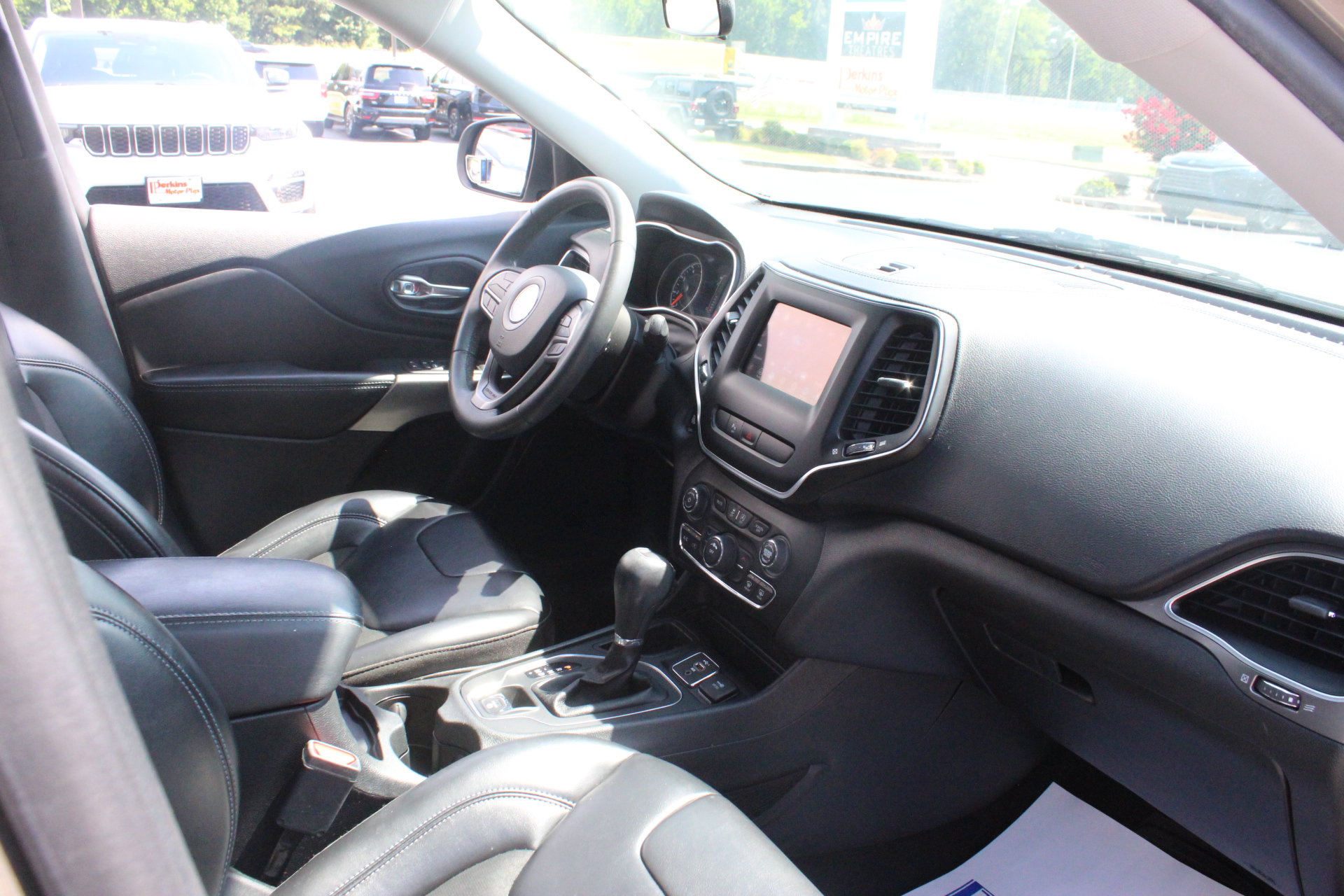 Used 2020 Jeep Cherokee Latitude Plus FWD image 31