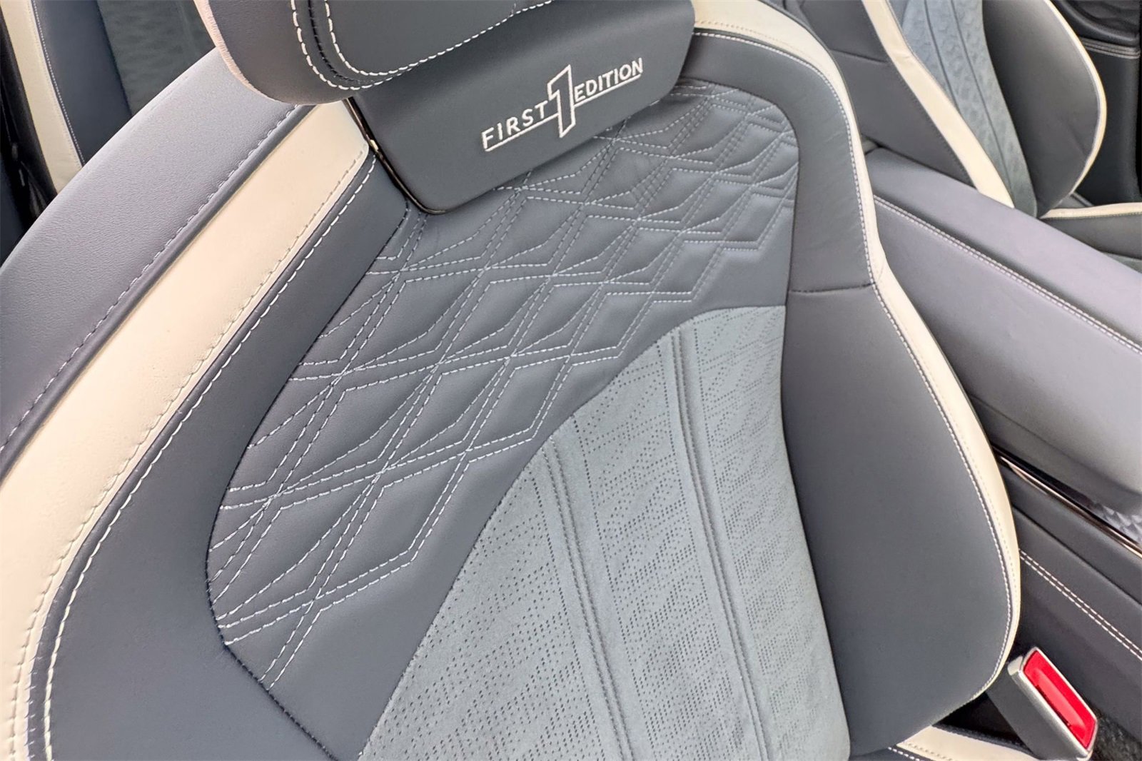 Used 2025 Bentley Flying Spur Plug-In Hybrid image 22