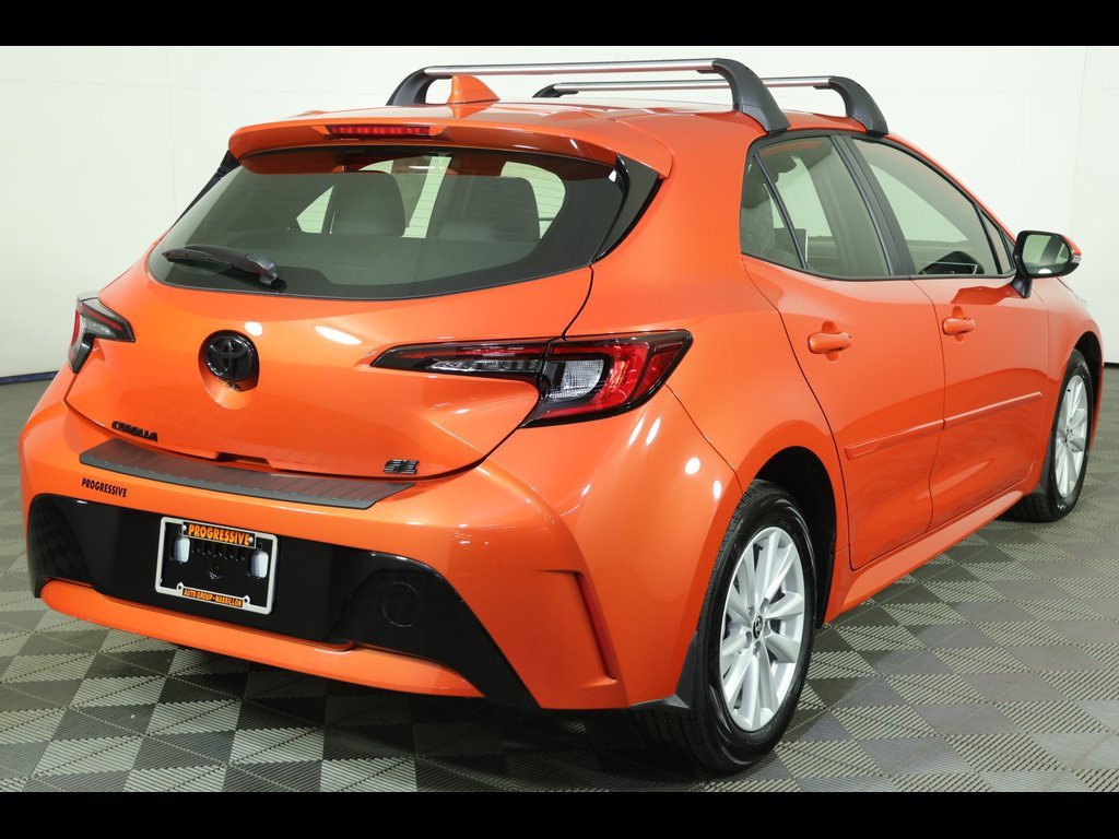 Used 2025 Toyota Corolla SE image 2