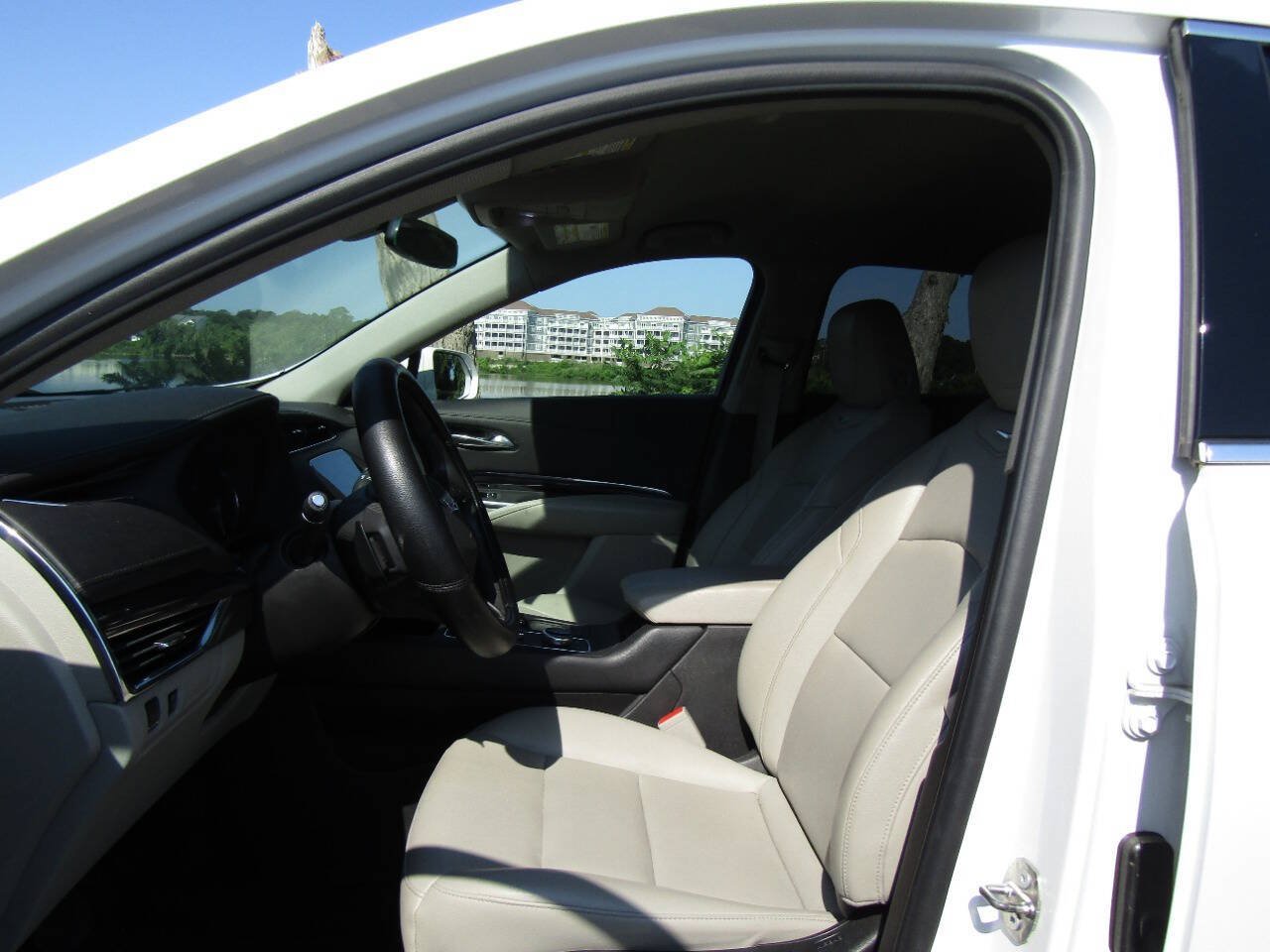Used 2019 Cadillac XT4 Luxury AWD/4WD image 9