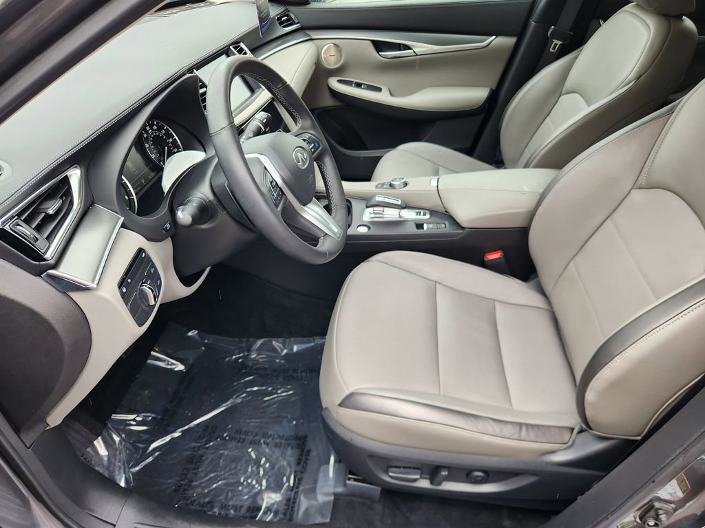 Used 2025 INFINITI QX50 Luxe w/ Accent Package image 9