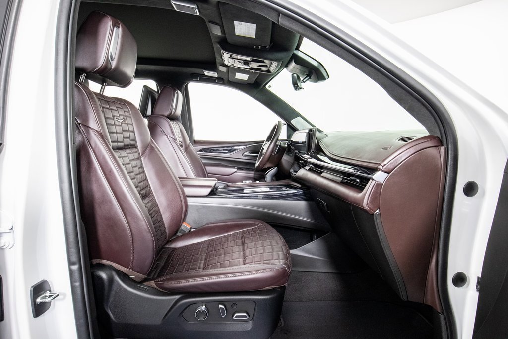 Used 2023 Cadillac Escalade V w/ LPO, ONYX Package image 11