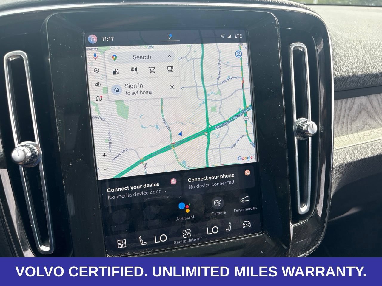 Certified 2025 Volvo XC40 B5 Plus AWD/4WD image 21