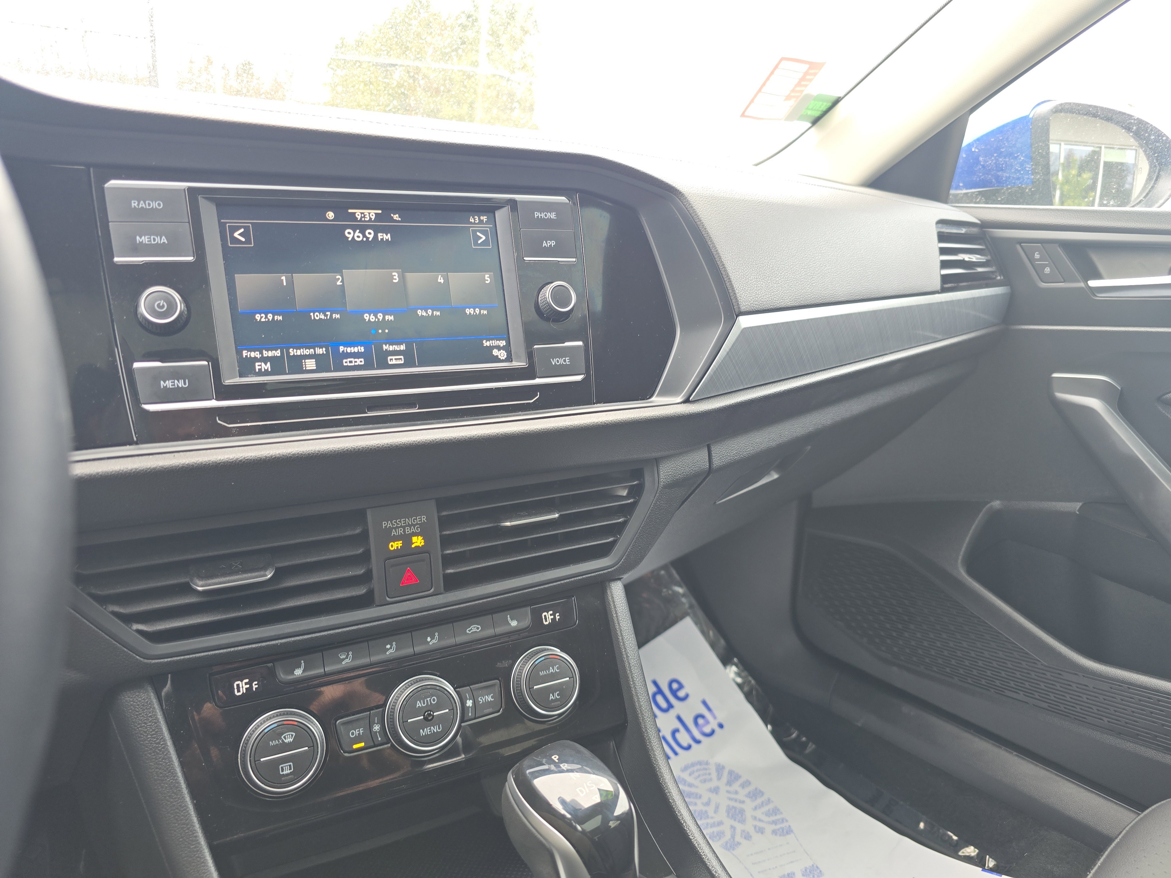 Used 2022 Volkswagen Jetta SE FWD image 24