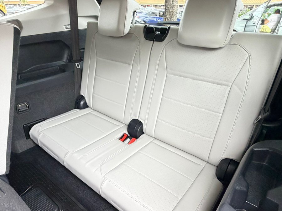 Used 2020 Volkswagen Tiguan SE FWD image 17