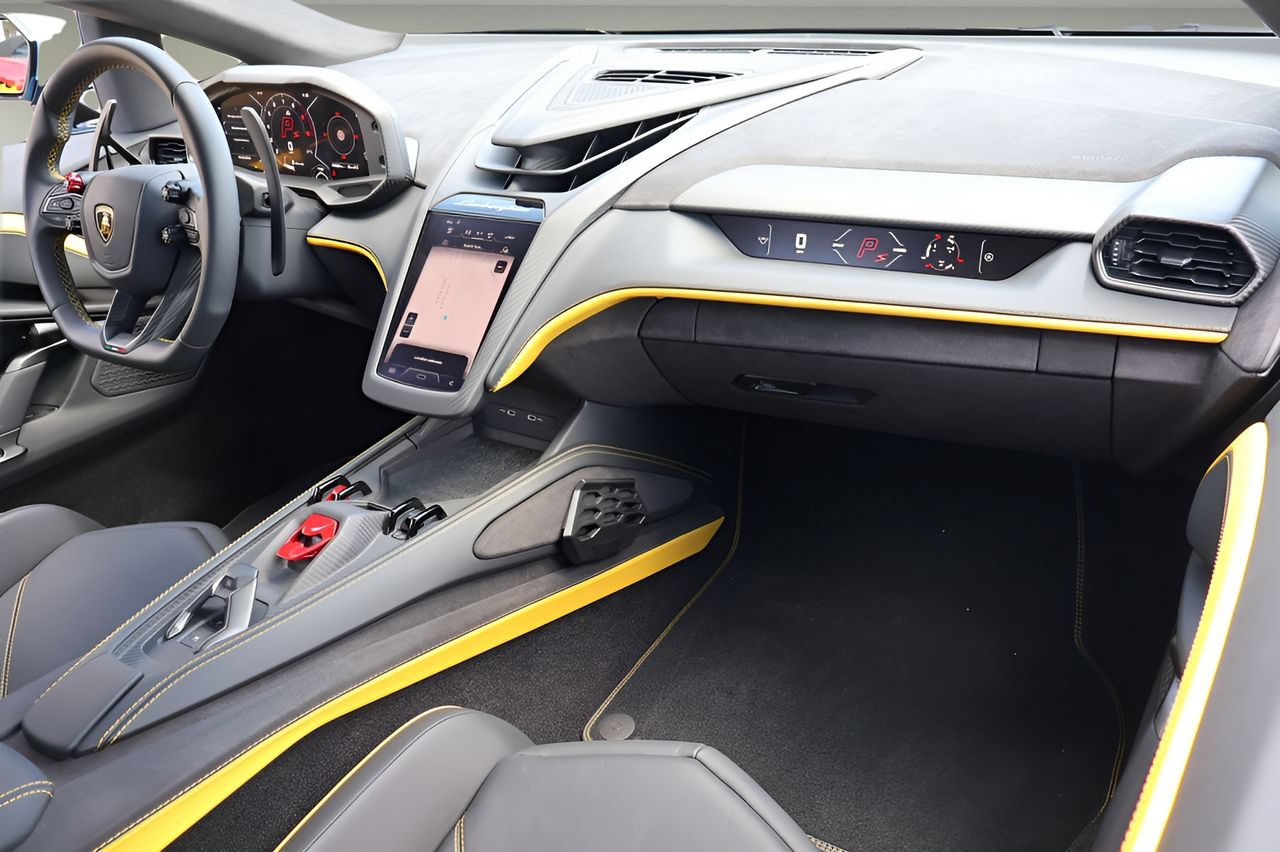 Used 2025 Lamborghini Revuelto AWD/4WD image 13