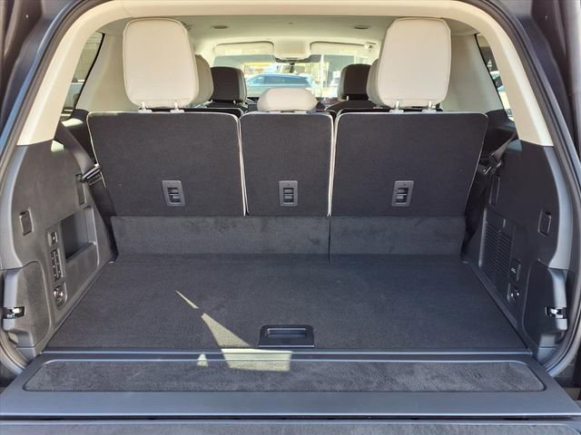 New 2026 Lincoln Navigator Premiere image 9