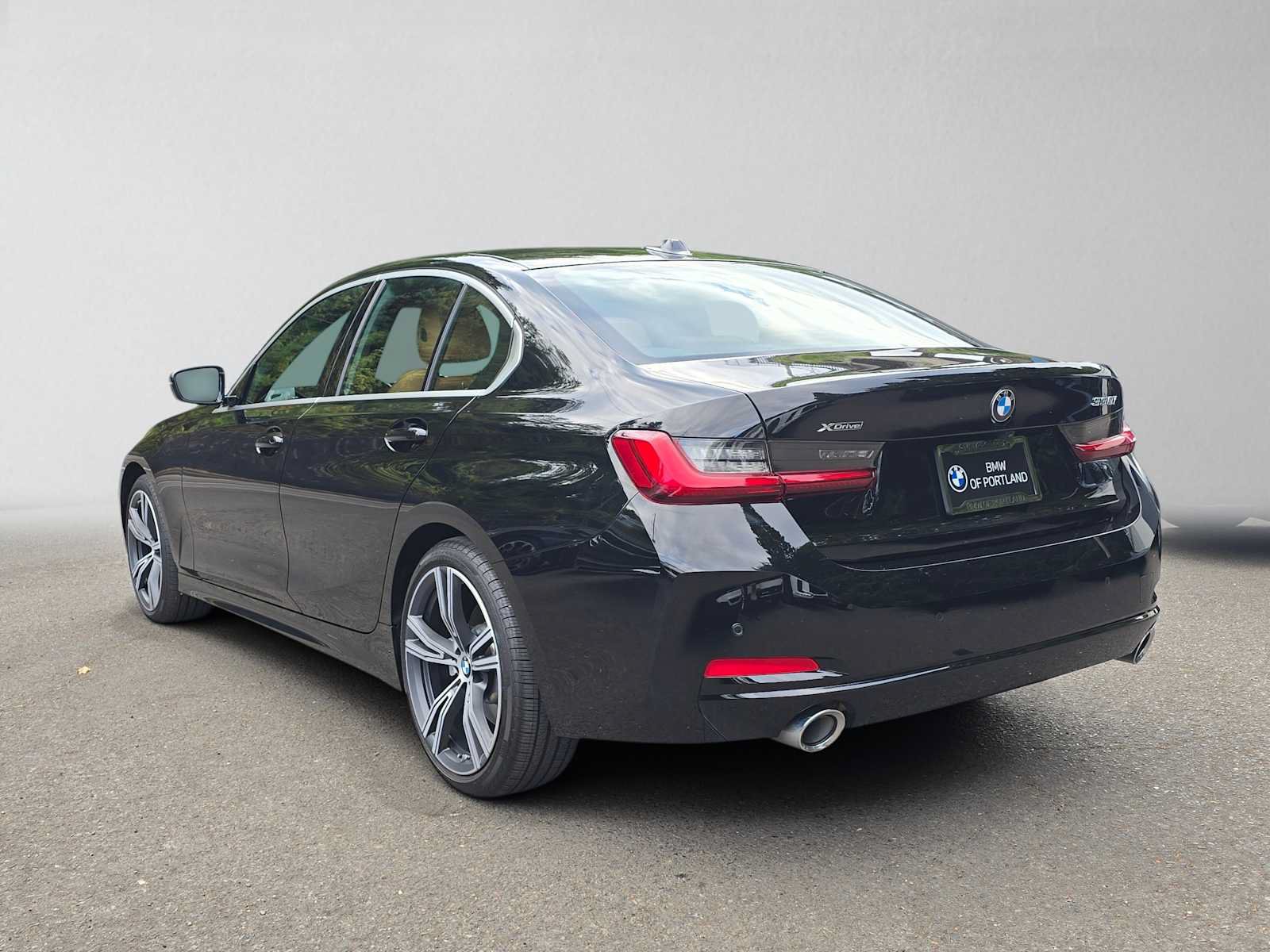 Used 2024 BMW 330i xDrive Sedan w/ Convenience Package AWD/4WD image 5