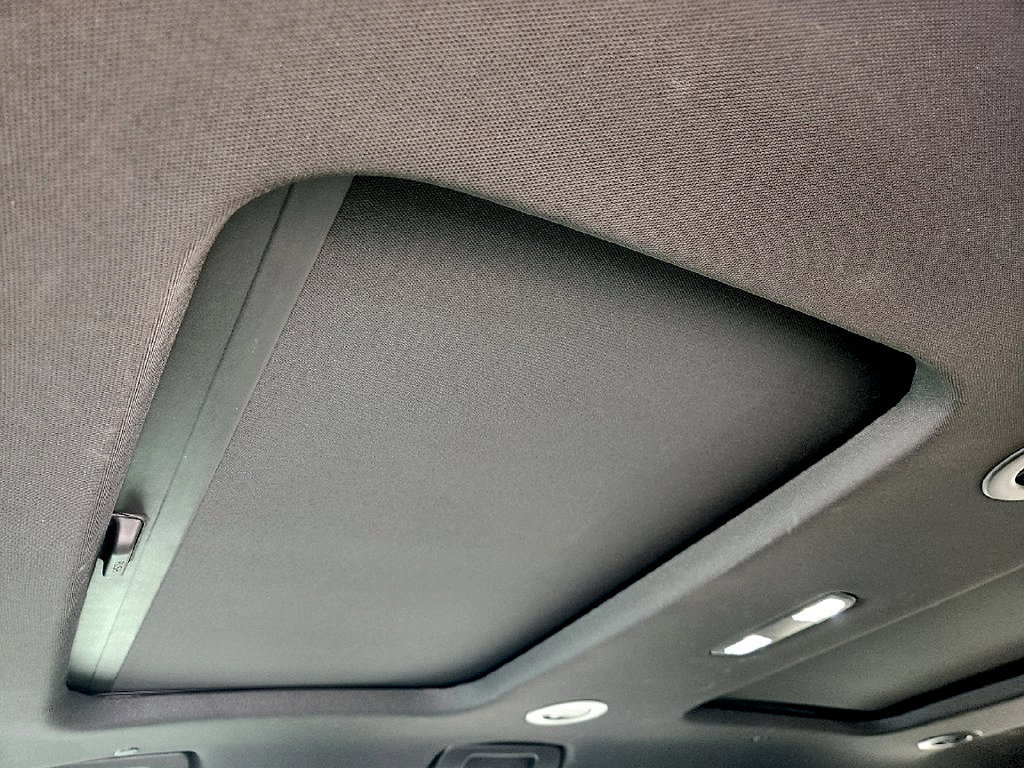 Used 2023 Chevrolet Traverse Premier FWD image 25