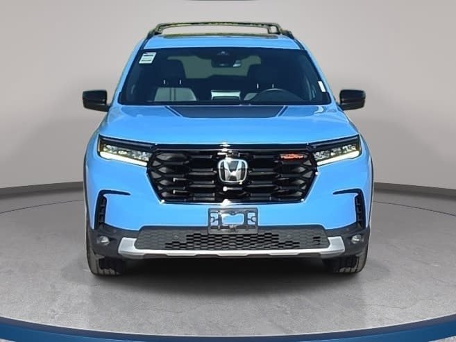 Used 2023 Honda Pilot TrailSport image 2