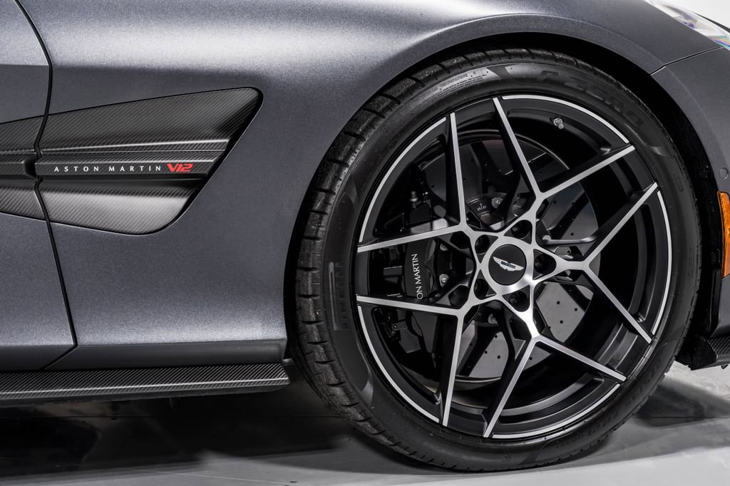 Used 2025 Aston Martin Vanquish image 44