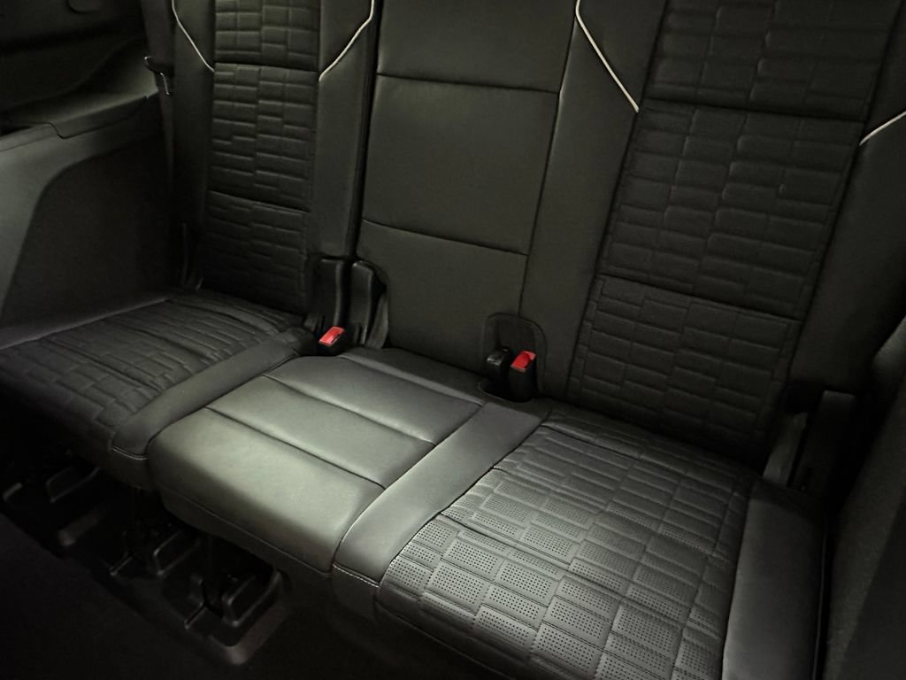Used 2026 Cadillac Escalade V w/ LPO, ONYX Package AWD/4WD image 32