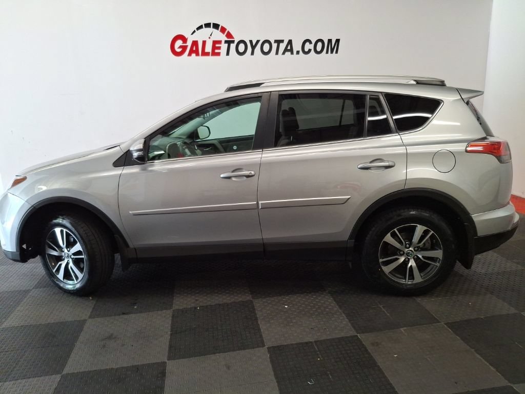 Used 2018 Toyota RAV4 XLE w/ Plus Extra Value Package AWD/4WD image 9