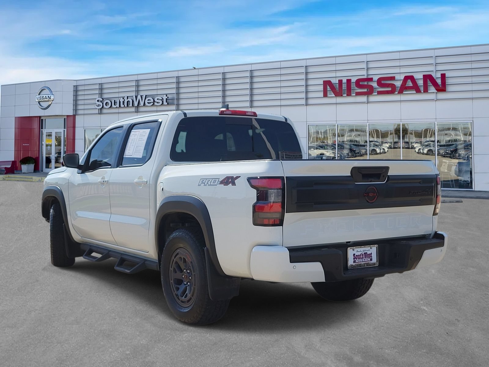 Used 2025 Nissan Frontier PRO-4X AWD/4WD image 7