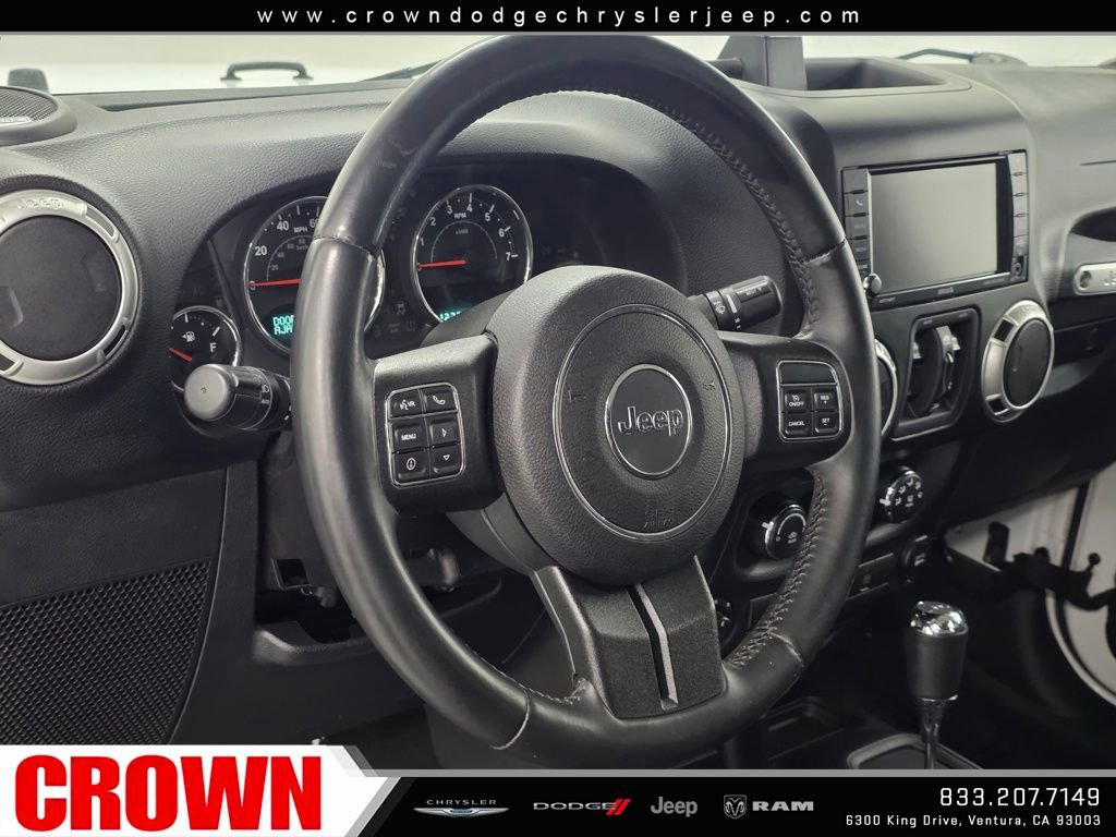 Used 2015 Jeep Wrangler Unlimited Sahara w/ Connectivity Group image 21