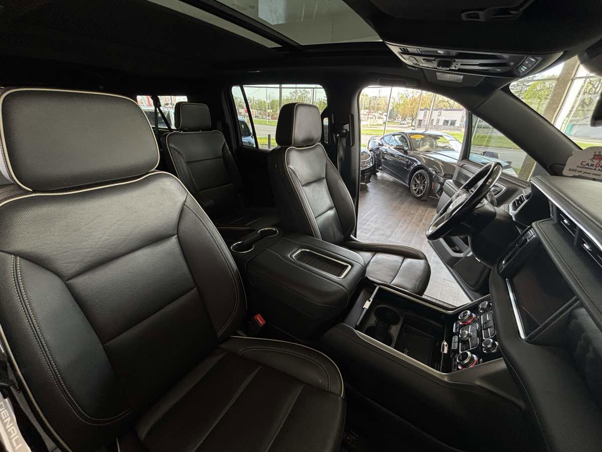 Used 2023 GMC Yukon XL Denali AWD/4WD image 29
