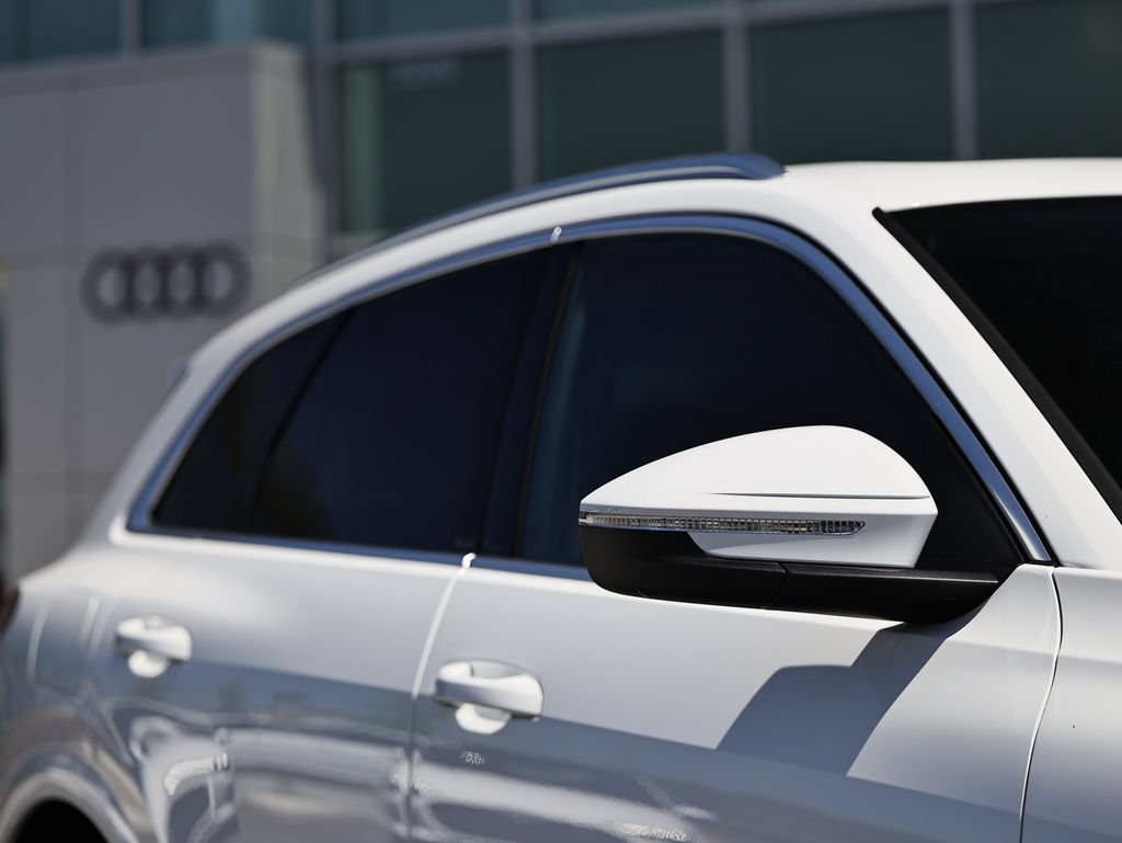 Certified 2025 Audi Q5 Premium w/ Convenience Package AWD/4WD image 3