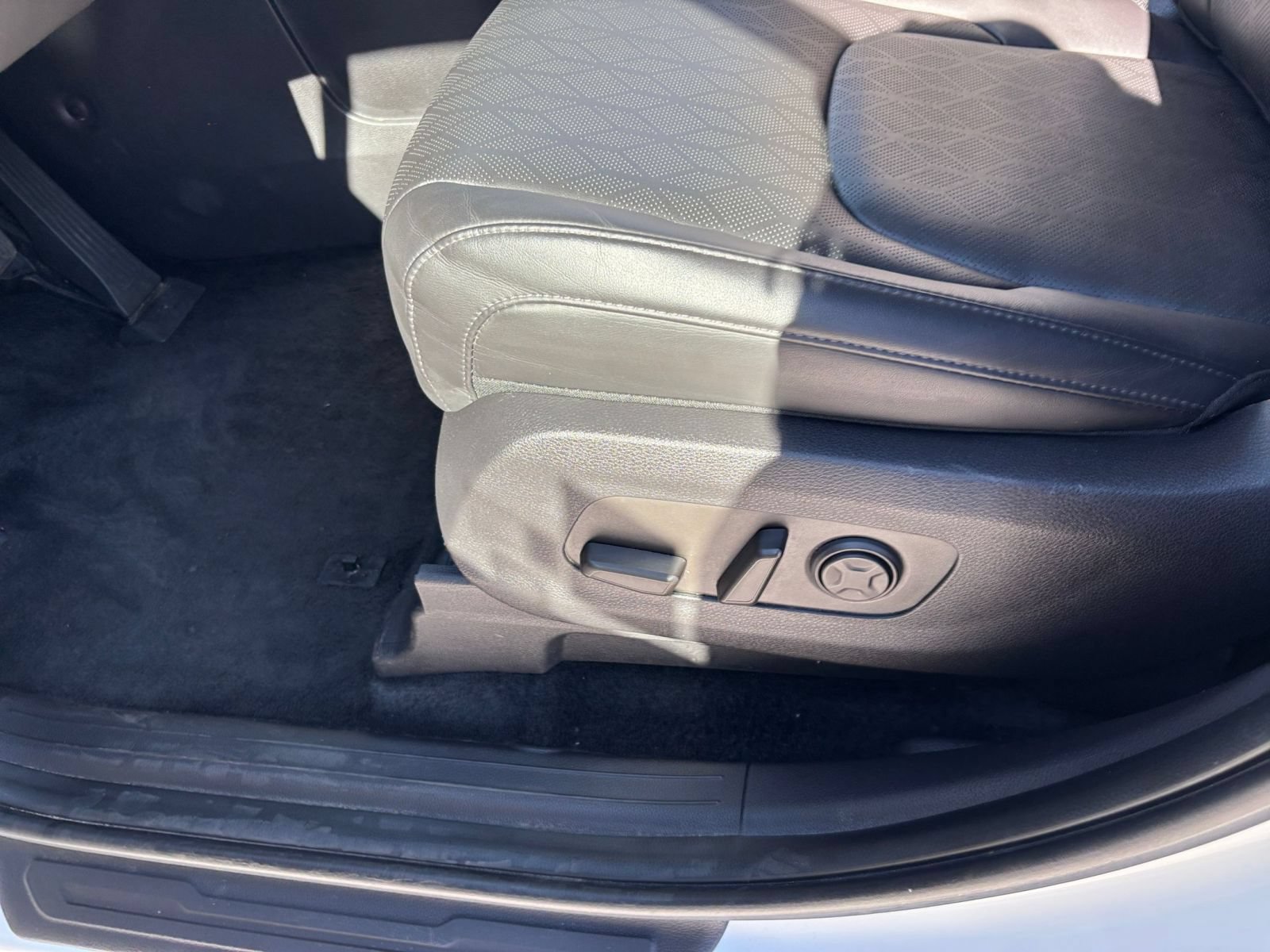 Used 2026 Kia Carnival FWD image 23