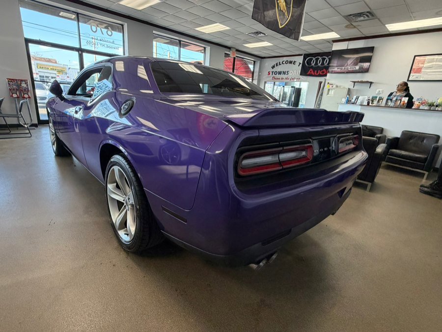Used 2018 Dodge Challenger SXT w/ Super Sport Group (SS/T) RWD image 7