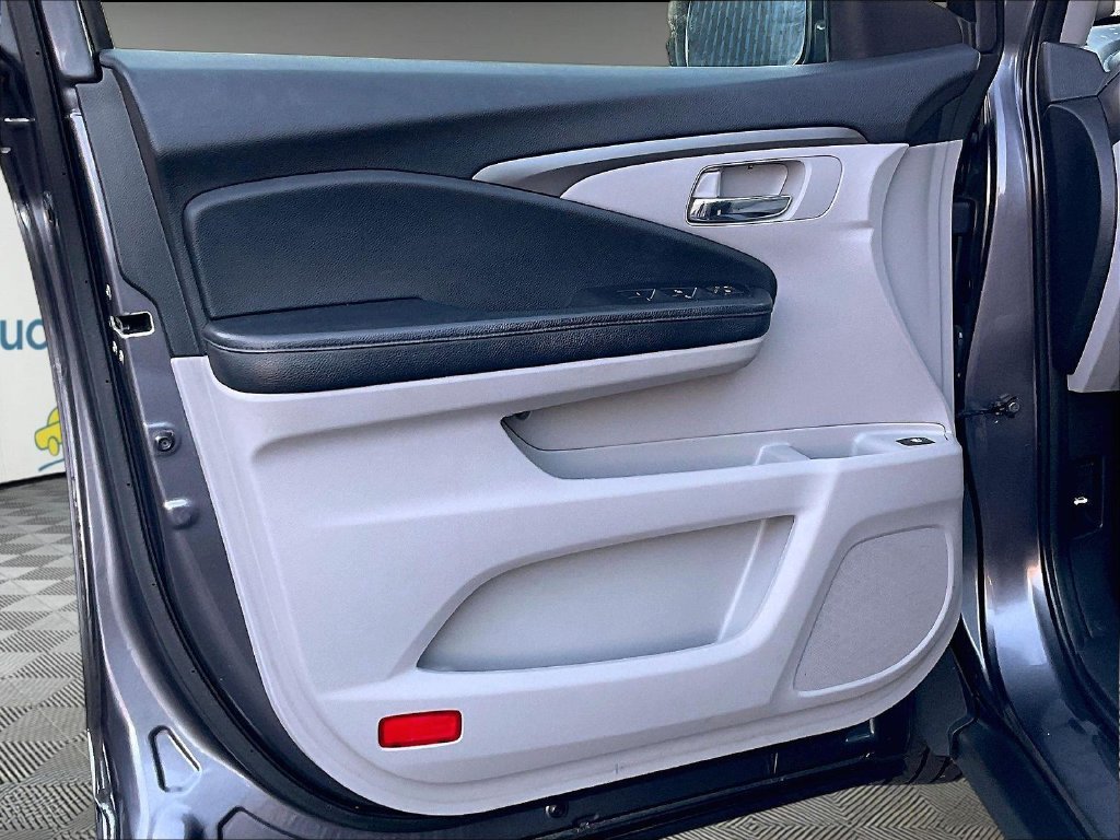 Used 2018 Honda Pilot LX image 9