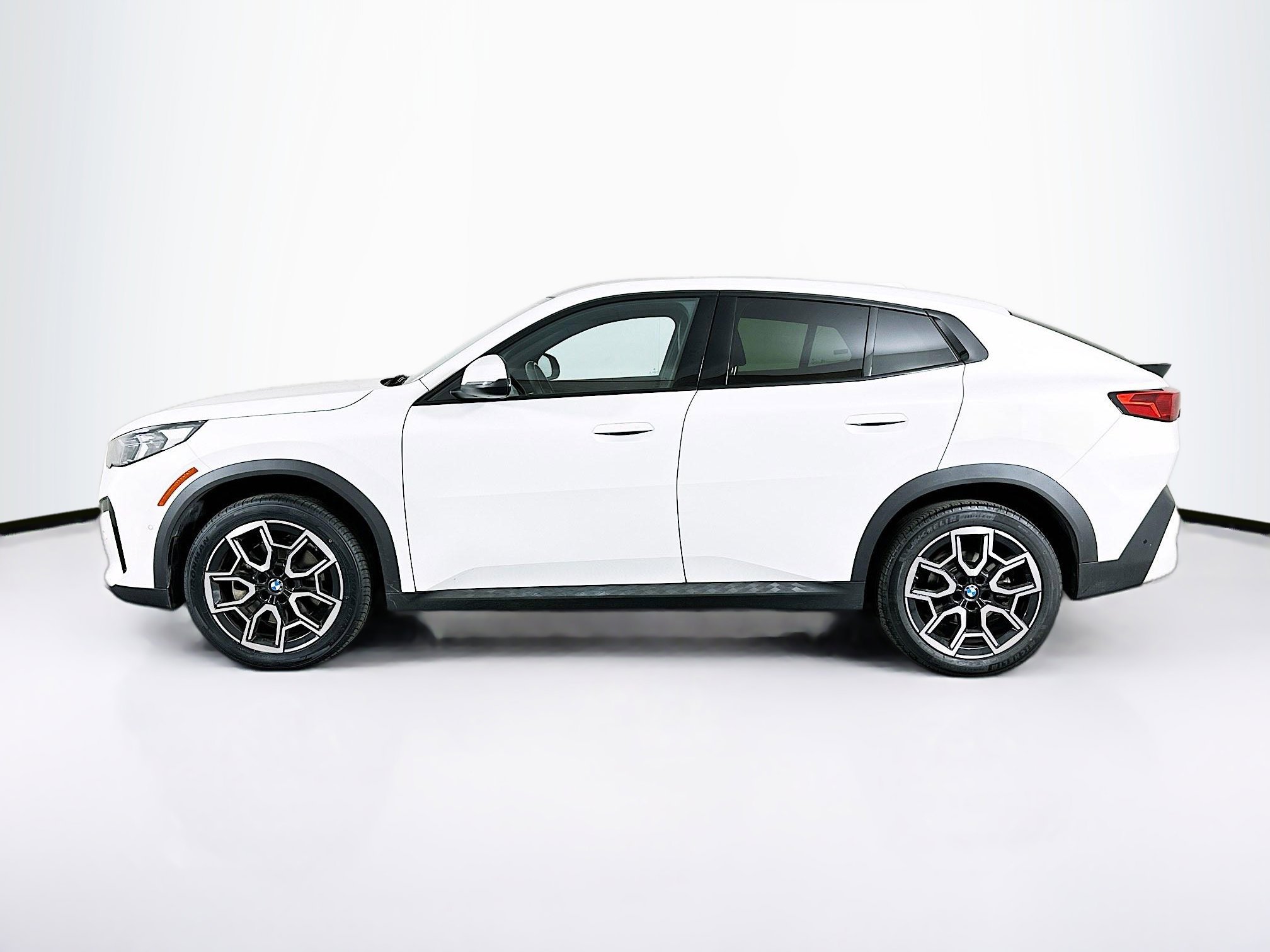 Used 2025 BMW X2 xDrive28i image 4