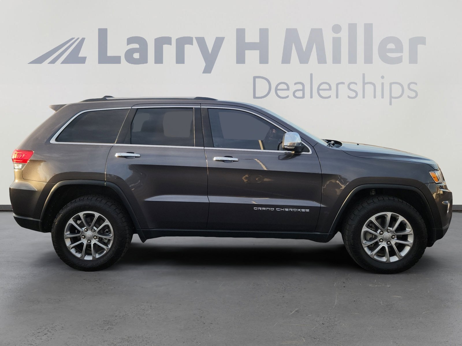 Used 2016 Jeep Grand Cherokee Limited w/ Trailer Tow Group IV image 7