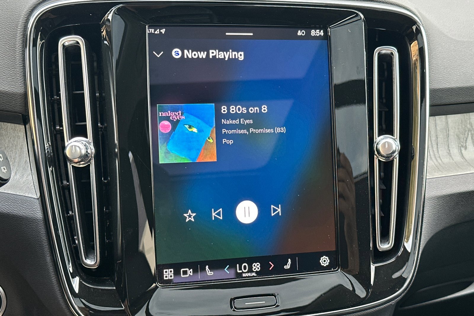 Certified 2025 Volvo XC40 B5 Plus image 22