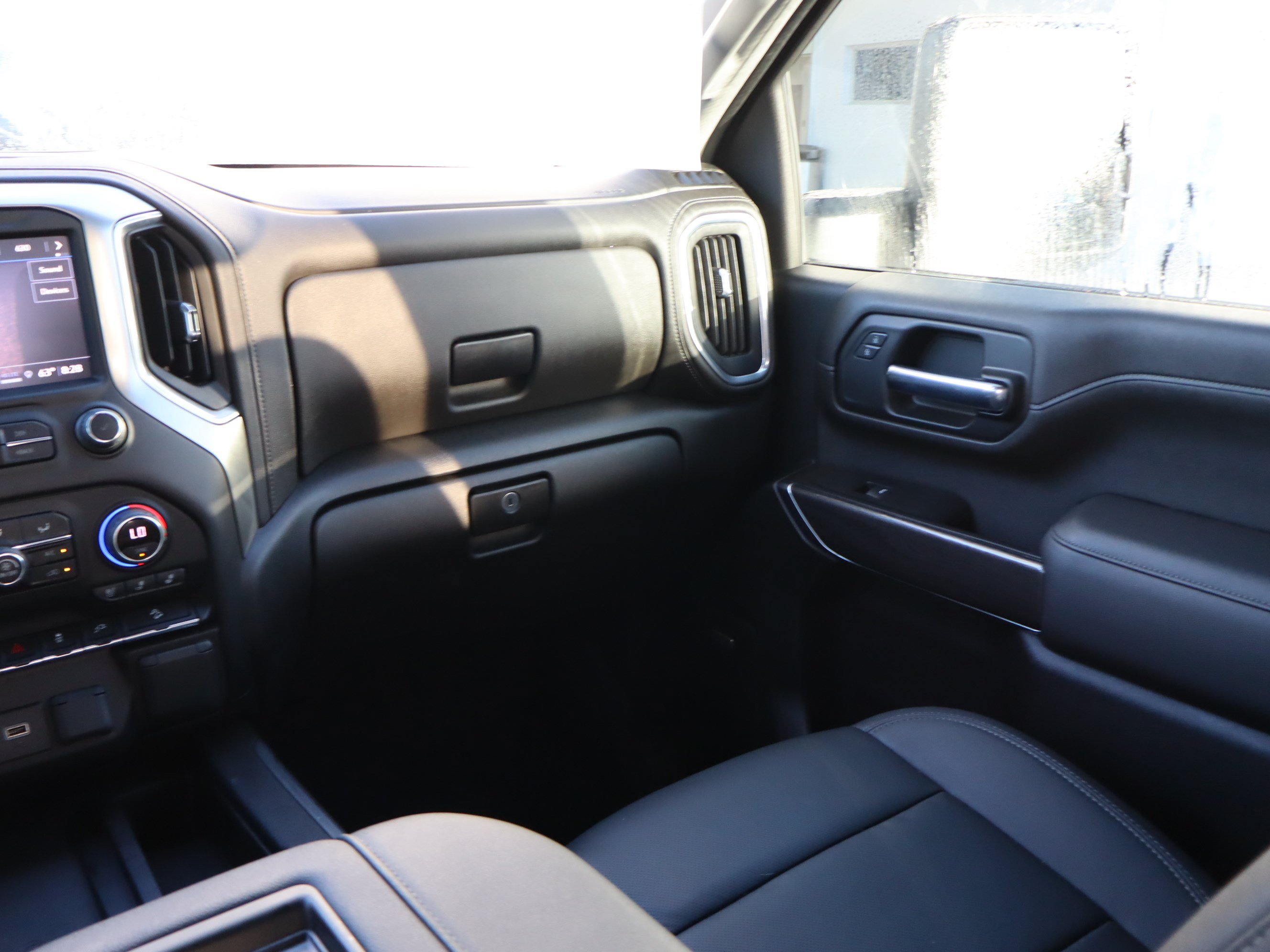 Used 2022 Chevrolet Silverado 2500 LTZ w/ LTZ Plus Package AWD/4WD image 18