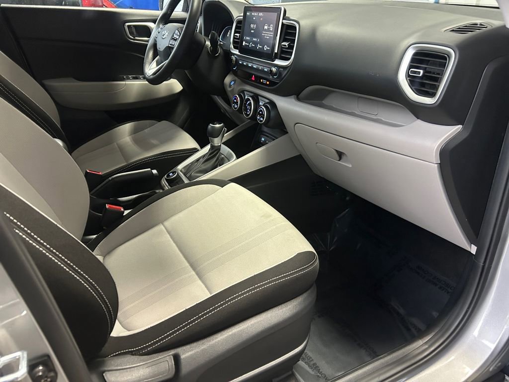 Used 2025 Hyundai Venue SEL image 26