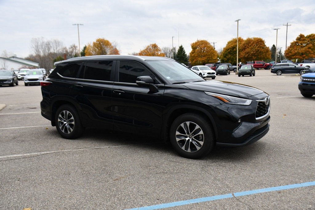 Used 2023 Toyota Highlander XLE image 8