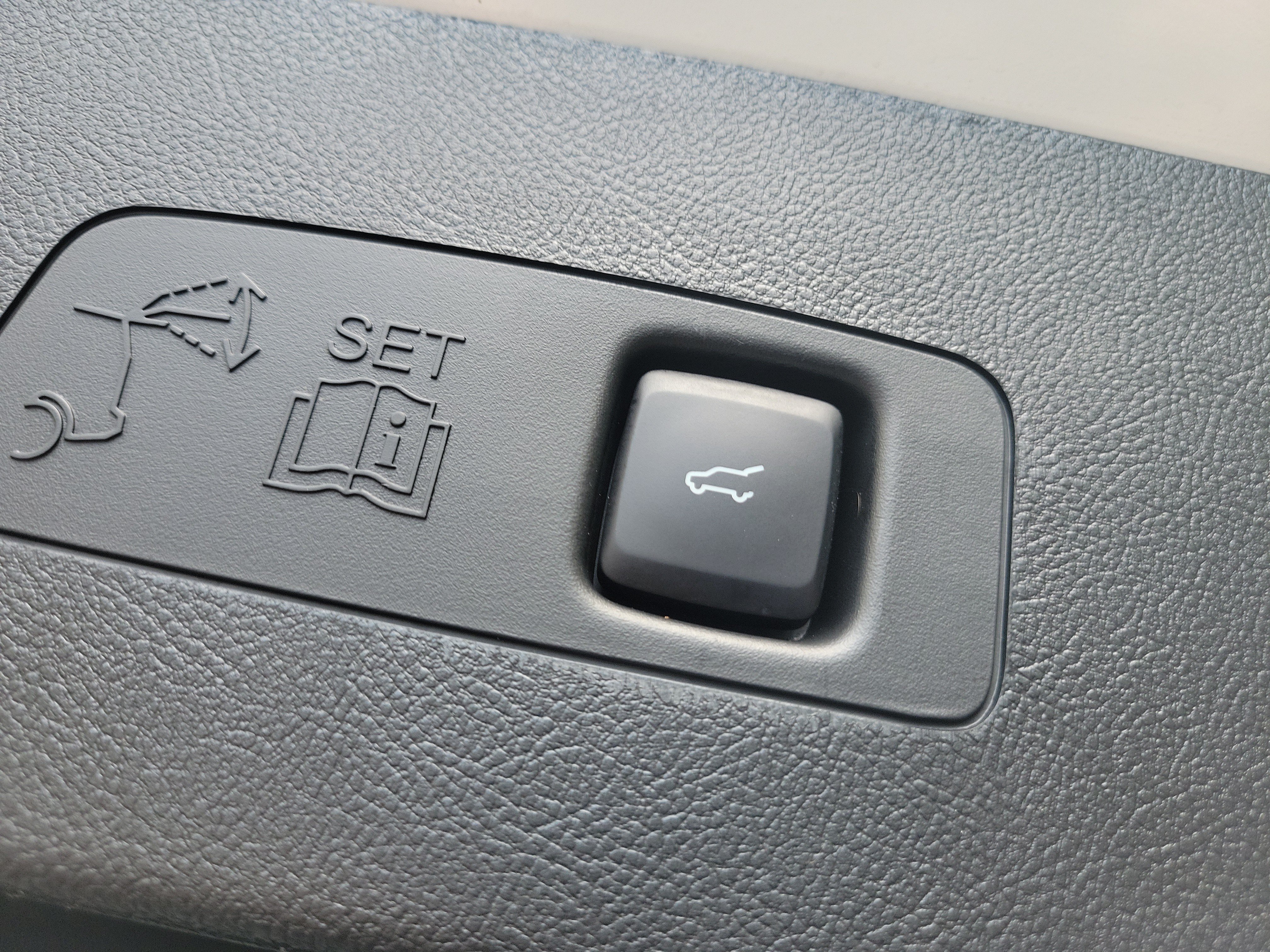 Used 2025 Lincoln Corsair FWD image 10