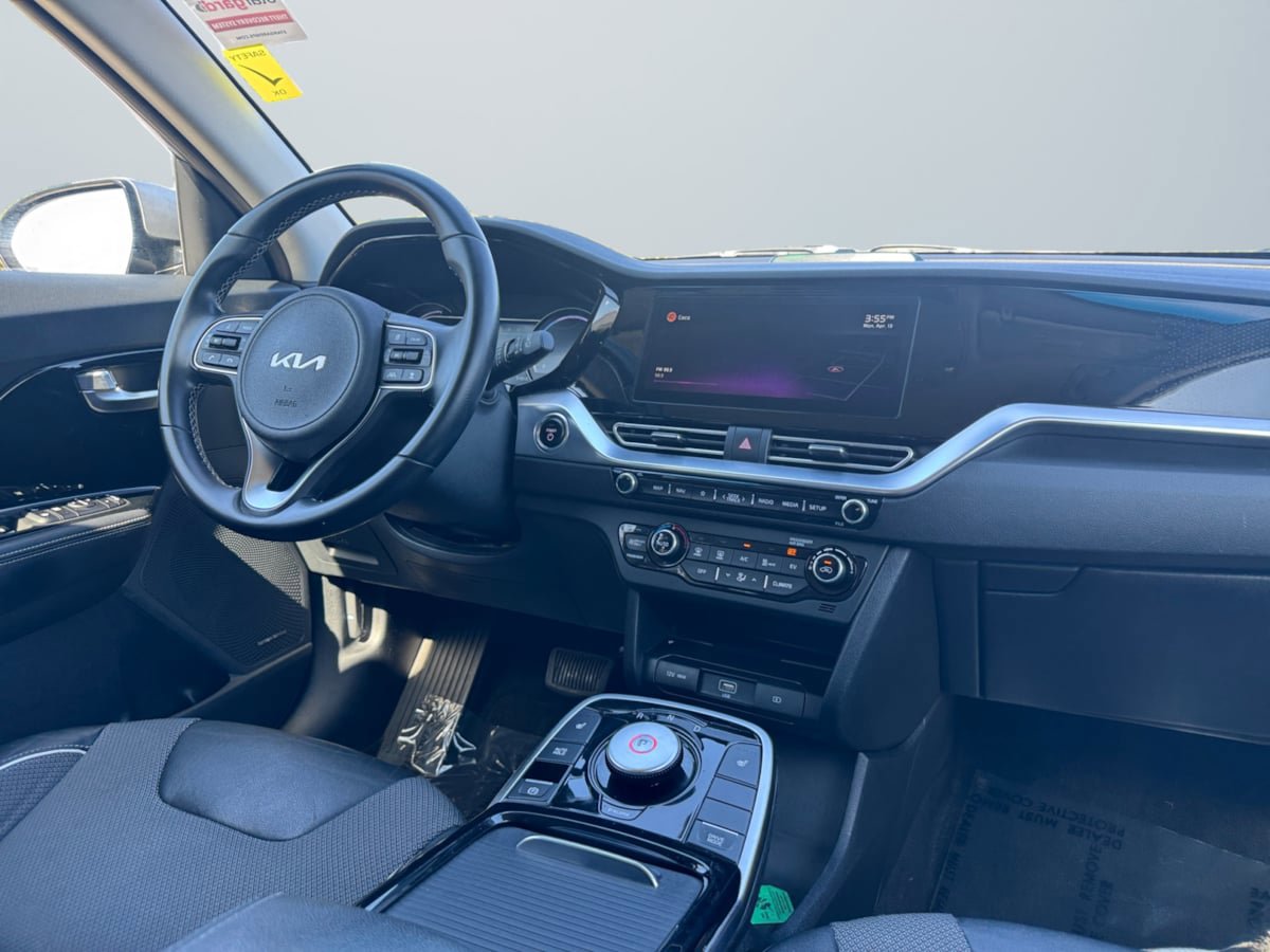 Used 2022 Kia Niro EX image 14