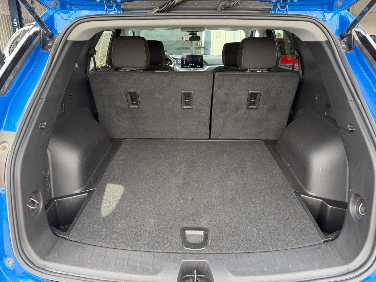 Used 2025 Chevrolet Blazer LT FWD image 32