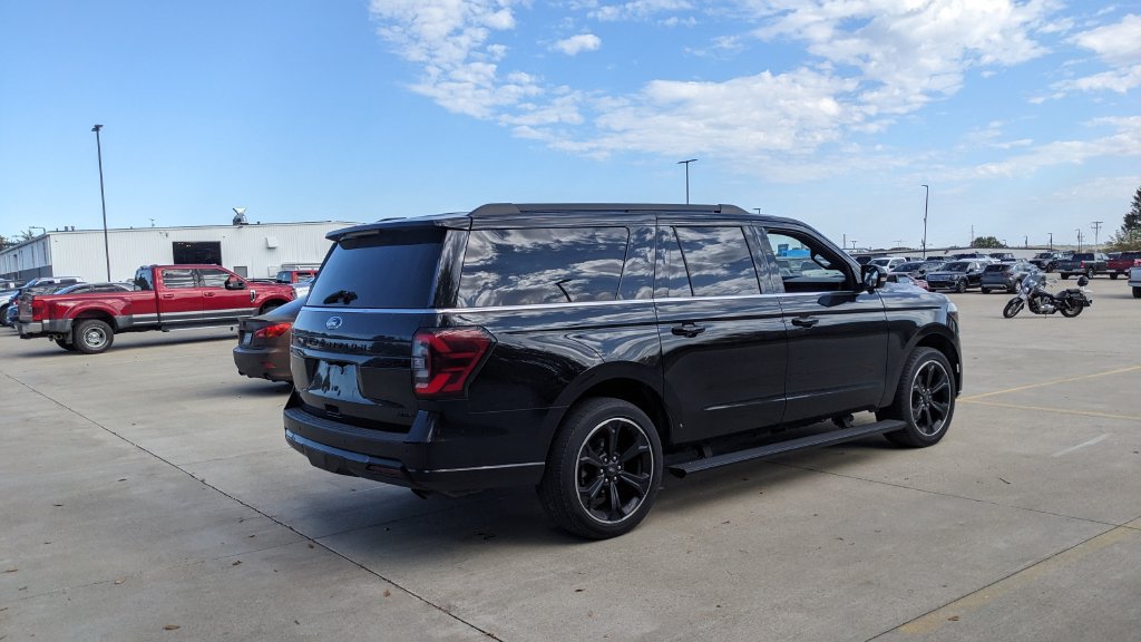 Used 2023 Ford Expedition Max Limited AWD/4WD image 3
