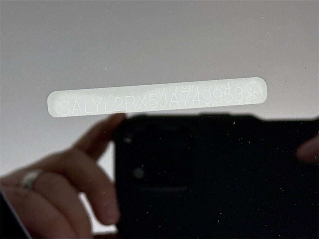 Used 2018 Land Rover Range Rover Velar R-Dynamic SE image 33