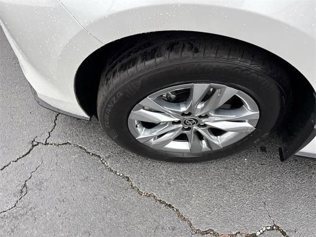 Certified 2024 Toyota Sienna Limited image 9