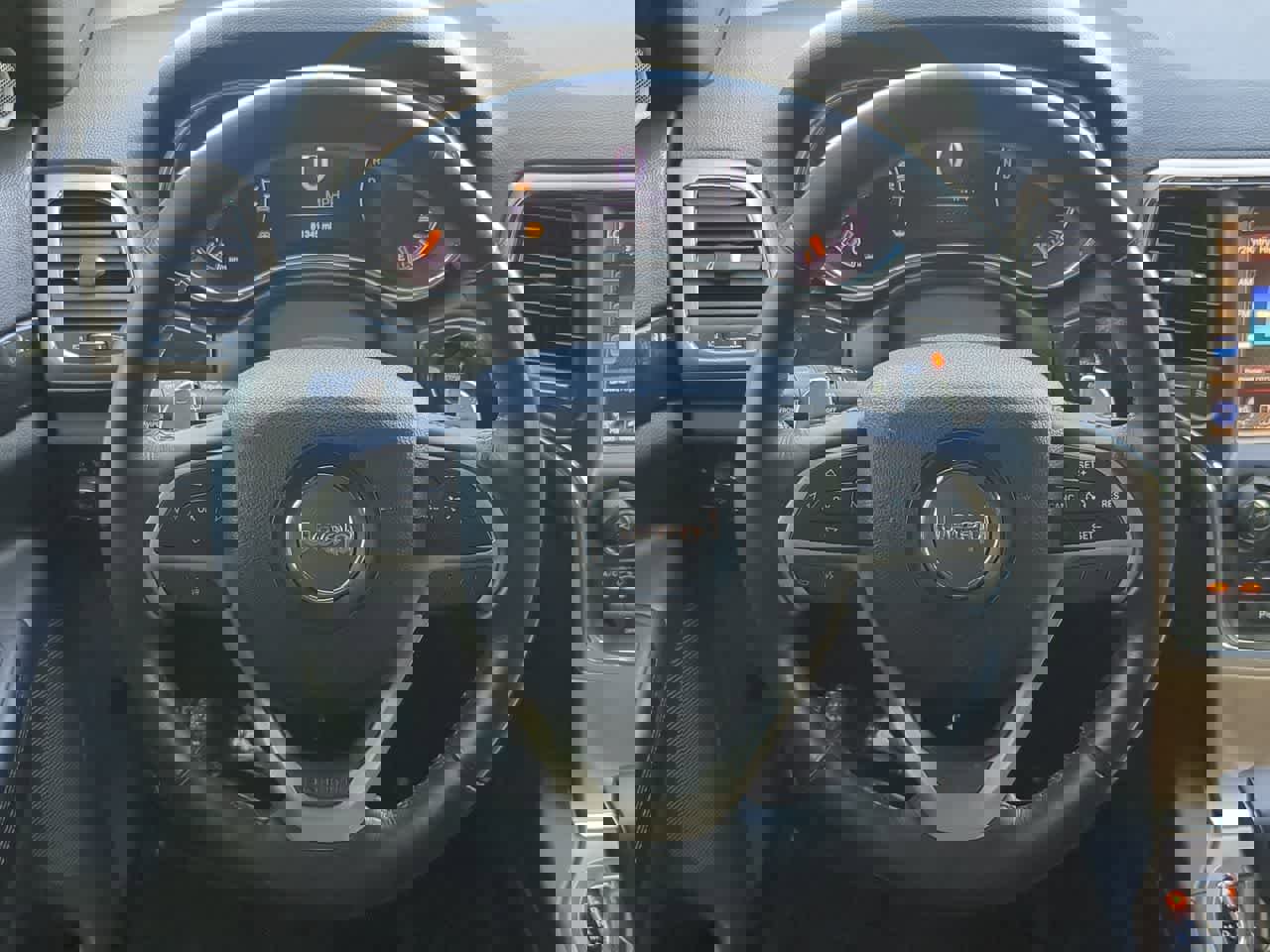 Used 2016 Jeep Grand Cherokee Laredo 75th Anniversary image 22