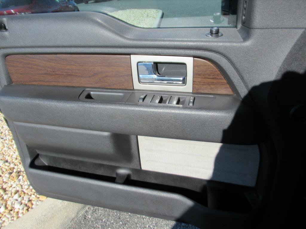 Used 2014 Ford F150 Lariat w/ Lariat Chrome Package image 24