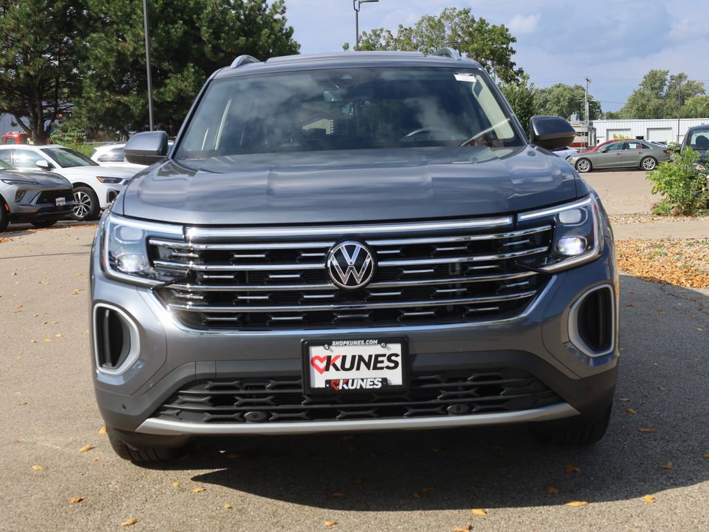 Used 2025 Volkswagen Atlas SEL image 3