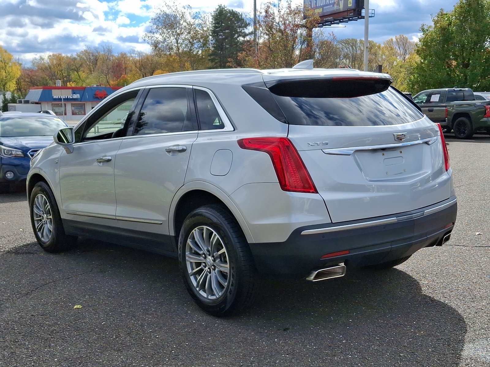Used 2018 Cadillac XT5 Luxury w/ LPO, Wheel Lock Package image 4
