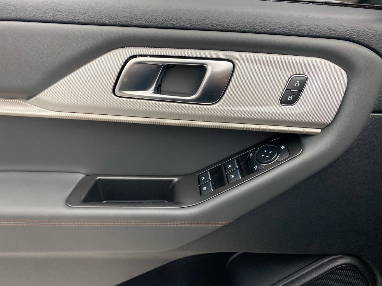 New 2026 Ford Explorer Active AWD/4WD image 12