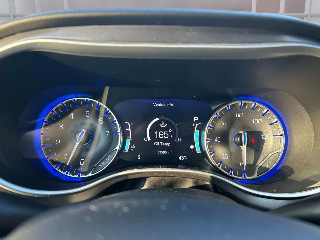 Used 2024 Chrysler Pacifica Touring-L image 28