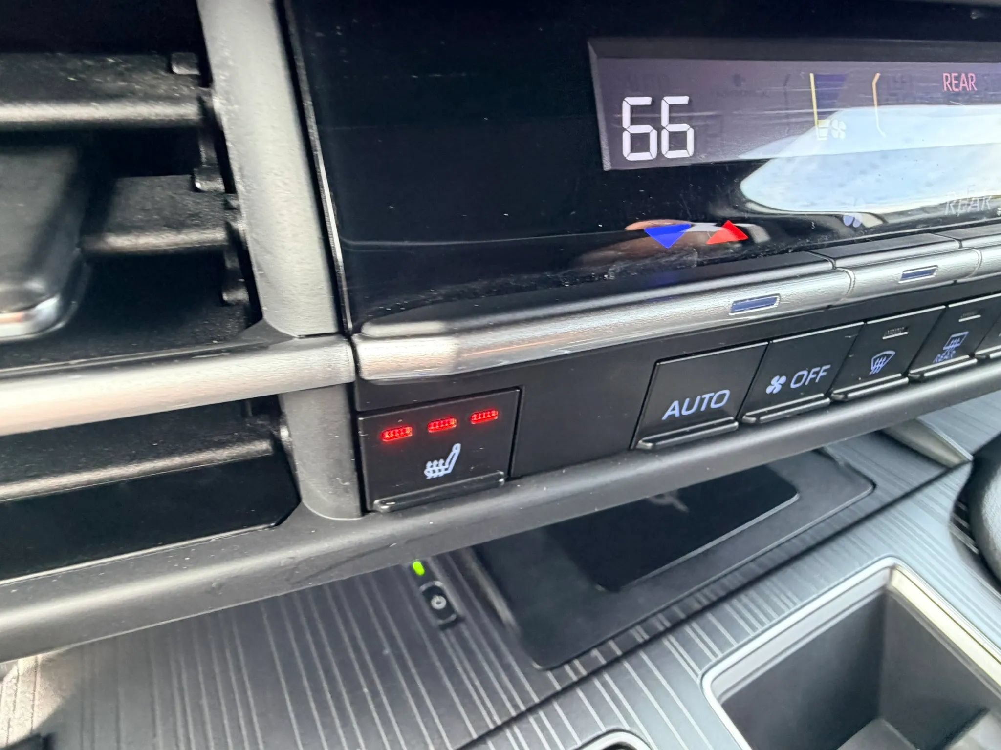 Used 2023 Toyota Sienna XSE w/ XSE Plus Package AWD/4WD image 20