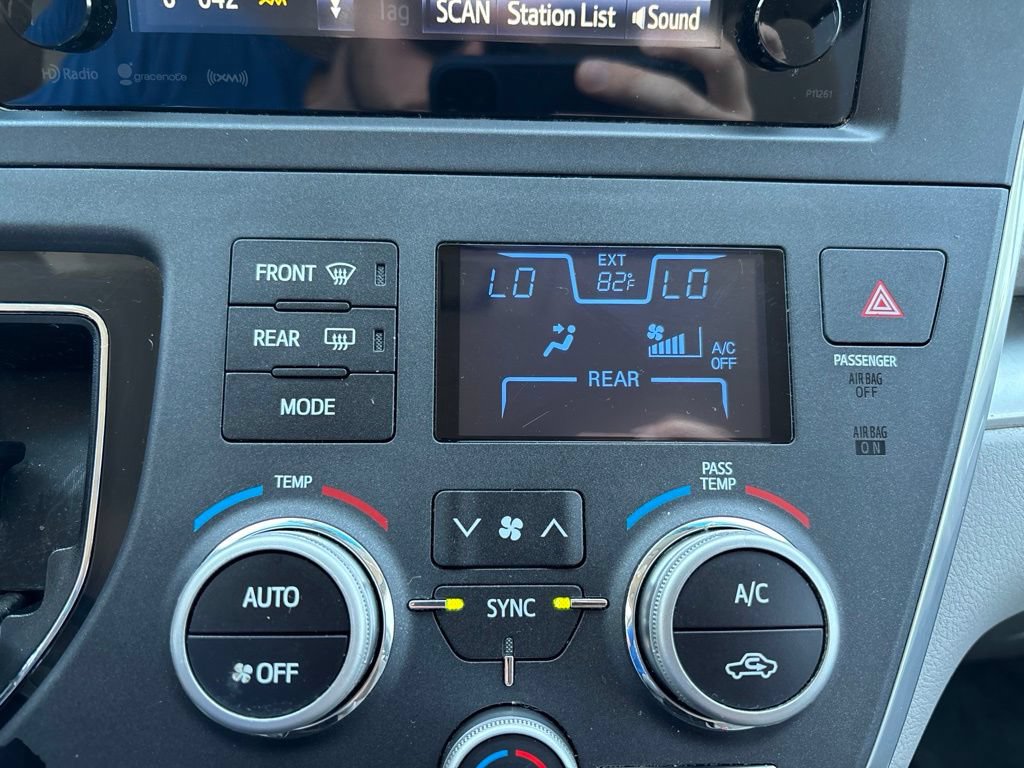 Used 2017 Toyota Sienna LE FWD image 5