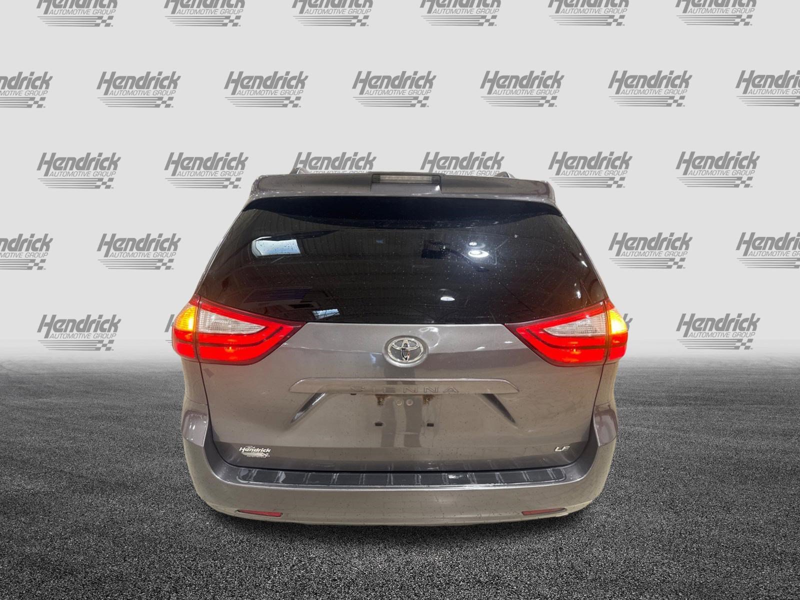 Used 2018 Toyota Sienna LE FWD image 44