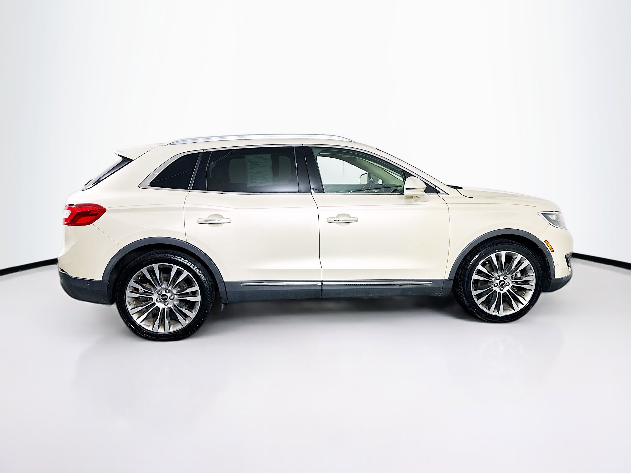 Used 2016 Lincoln MKX Reserve w/ Luxury Package image 10