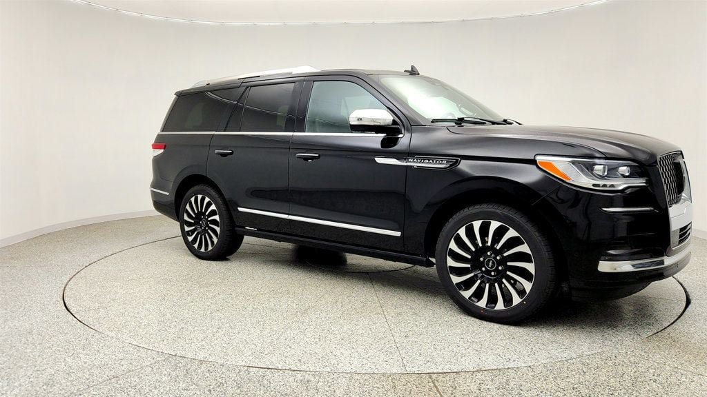 Used 2022 Lincoln Navigator Black Label AWD/4WD image 3