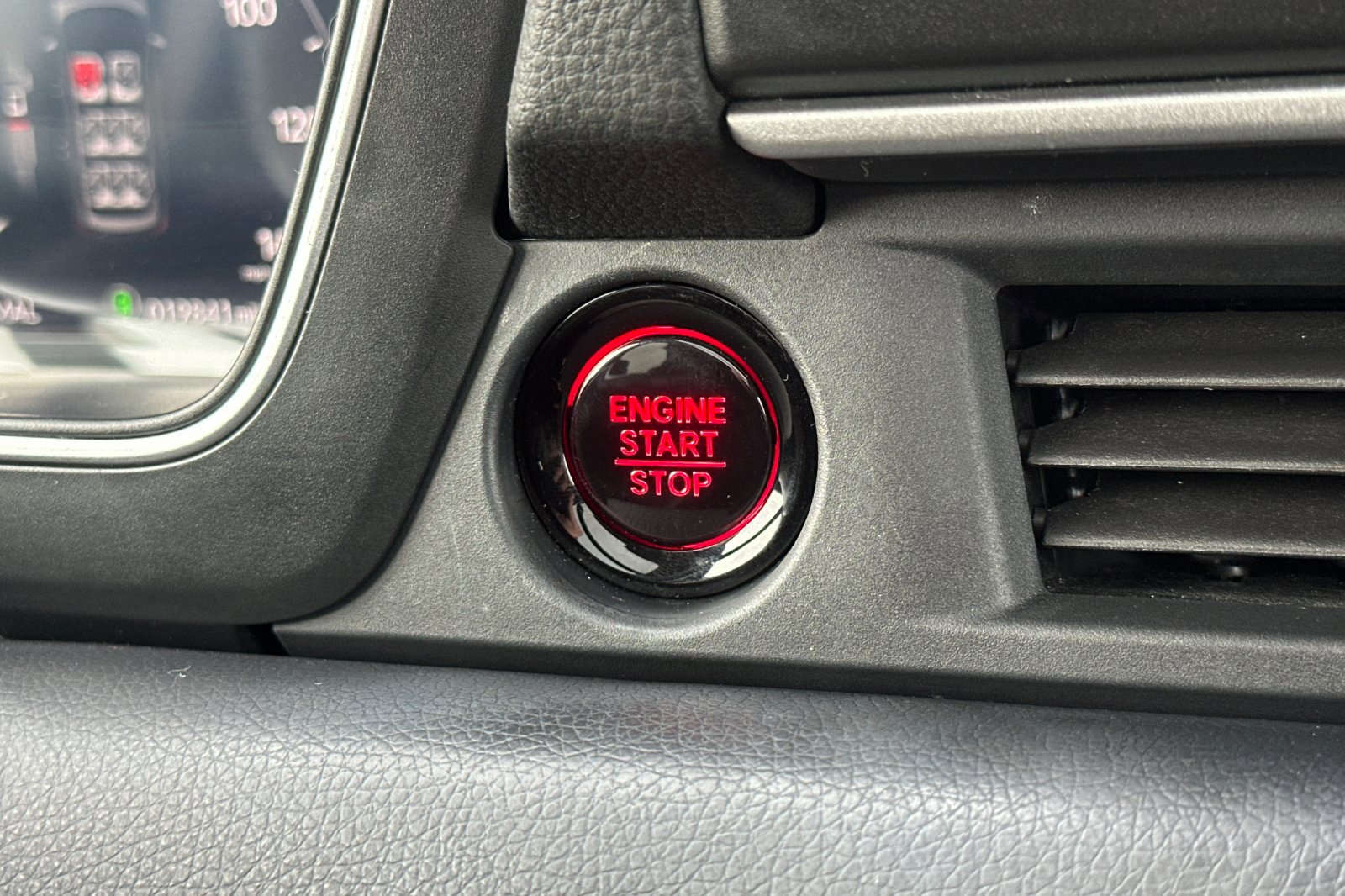 Used 2025 Honda Pilot Elite image 23