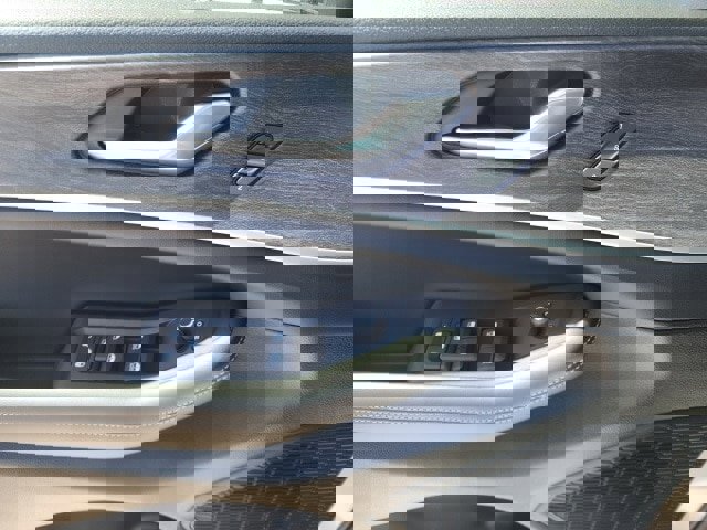 New 2025 Jeep Grand Cherokee L Limited w/ Luxury Tech Group II image 21