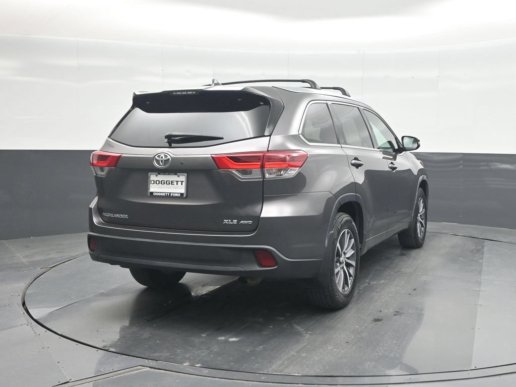 Used 2017 Toyota Highlander XLE AWD/4WD image 24